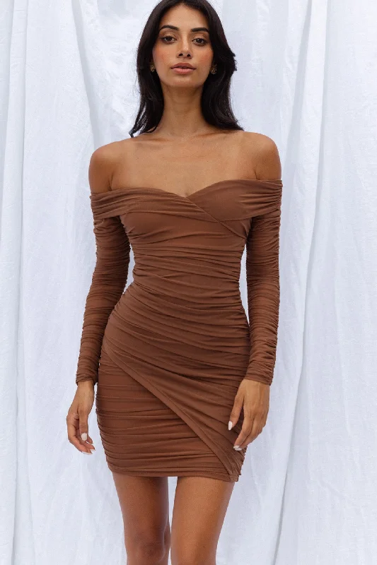 Super Deal Moonrise Off-Shoulder Crossover Neckline Long Sleeve Ruched Dress Chocolate